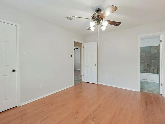 2nd image of 4220 Woodcrest Dr