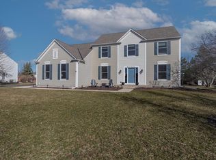 W147N6594 Ash Dr, Menomonee Falls, WI 53051