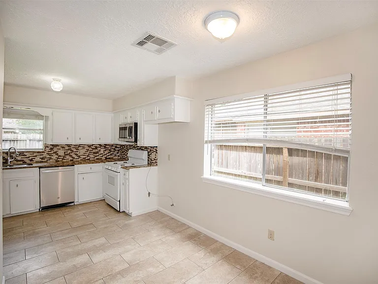 15106 Silverman St — Photo 17