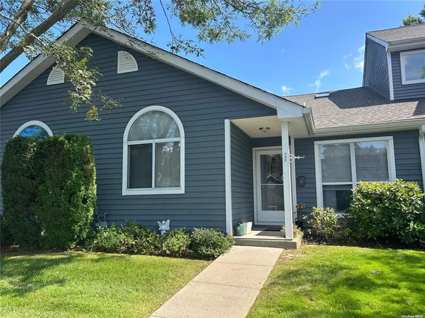 746 Birchwood Park Drive #746, Middle Island, NY 11953