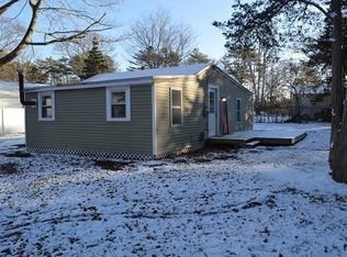 1 Lakeview Dr, East Wareham, MA 02538