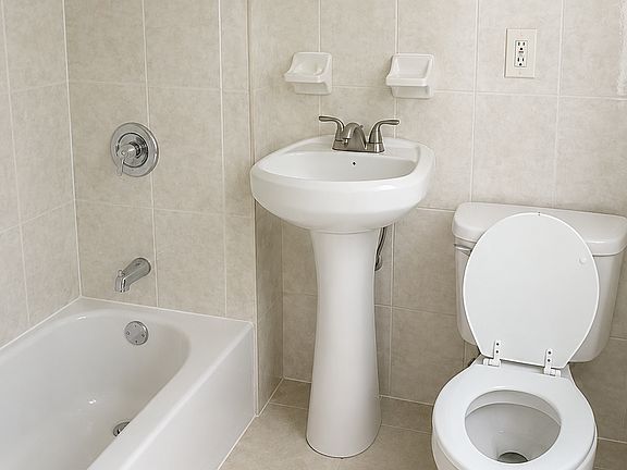 5th image of 70 Barker St #2
