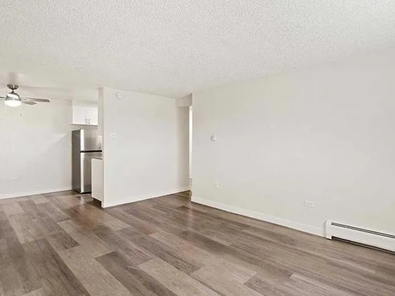Avon South Apartments — Photo 8