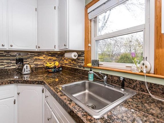 5th image of 6 Montview Ave
