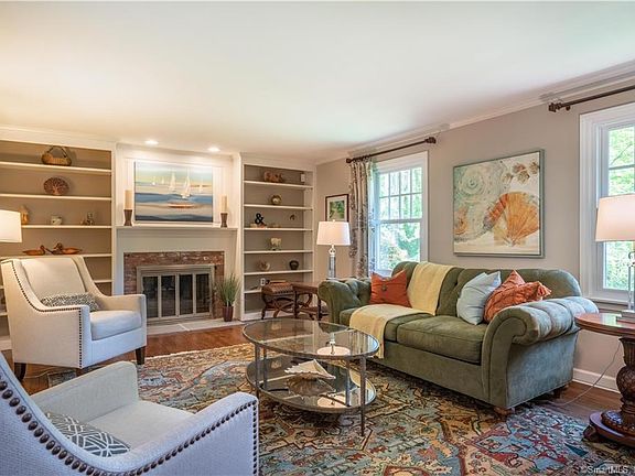 4th image of 11 Westborough Dr