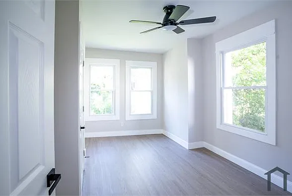 3 bed, 1136 sqft, $1,990 — Photo 3