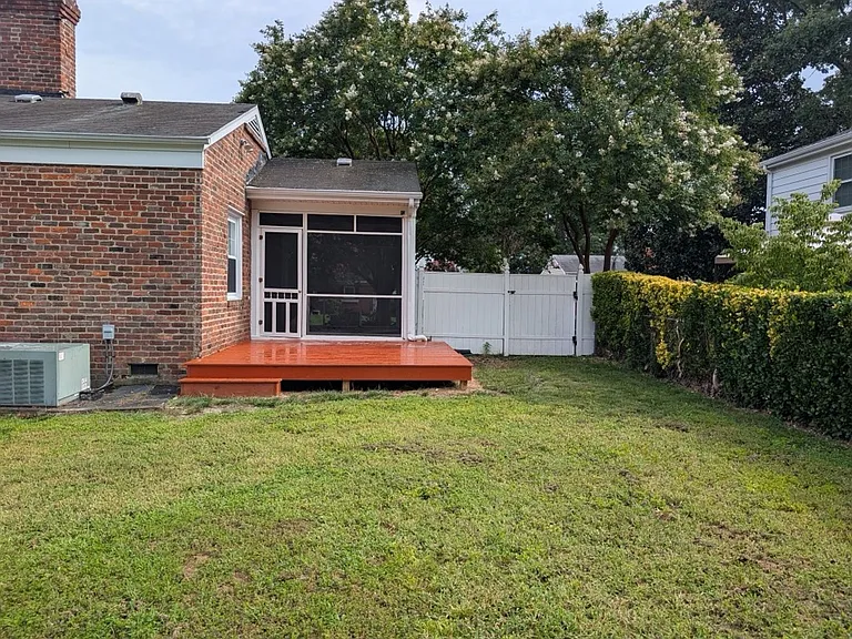 7514 Greengate Dr — Photo 34