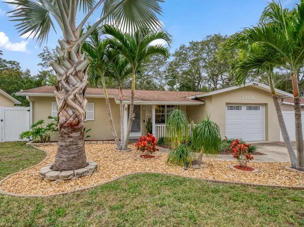 2202 Lauren Dr, Largo, FL 33774