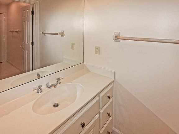 4th image of 2313 Clubview Ct