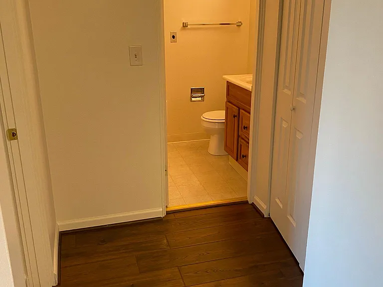 400 W Roy St #401 — Photo 8