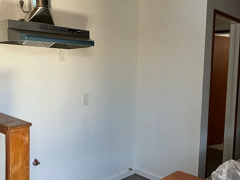 Kitchen Stove and refrigerator will be installed on request.