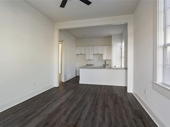 4th image of 3422 La Salle St