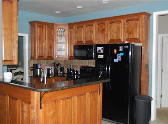 5th image of 208 Sheffield Dr