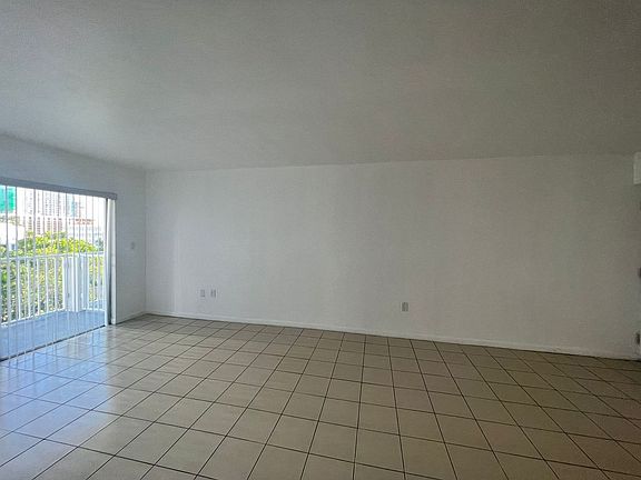 3rd image of 435 NE 23rd St APT 603