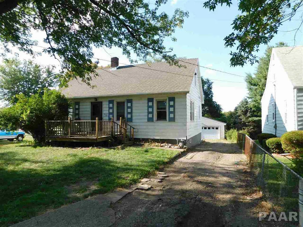 569 Roosevelt St photo 1