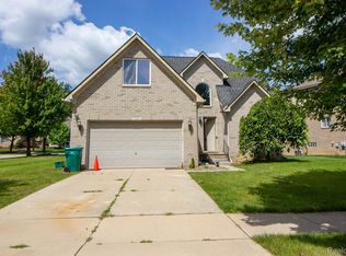 4455 Thornhill Dr, Auburn Hills, MI