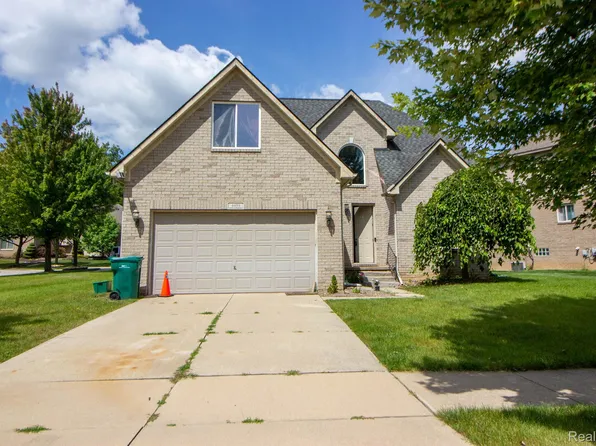 4455 Thornhill Dr, Auburn Hills, MI 48326
