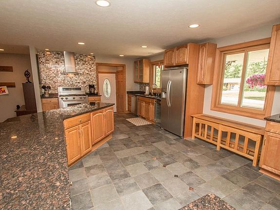 4th image of 8521 Fox Hollow Dr