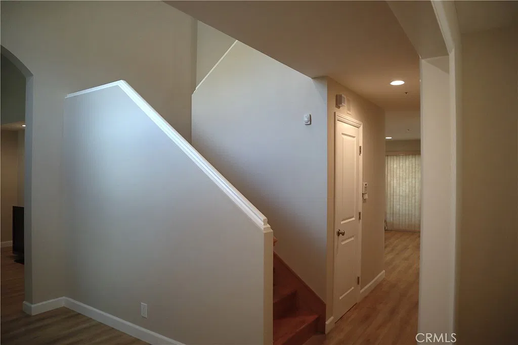 4 bed, 2.5 bath, 2064 sqft, $4,200 — Photo 2