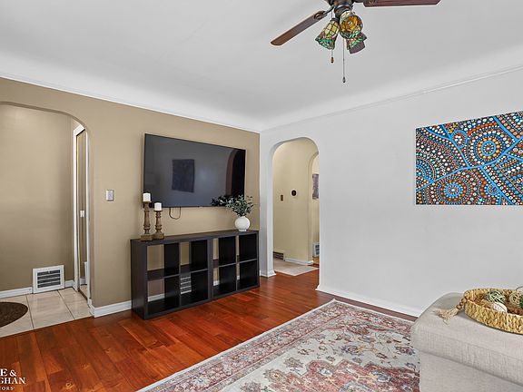 4th image of 16532 Rosemary Ave