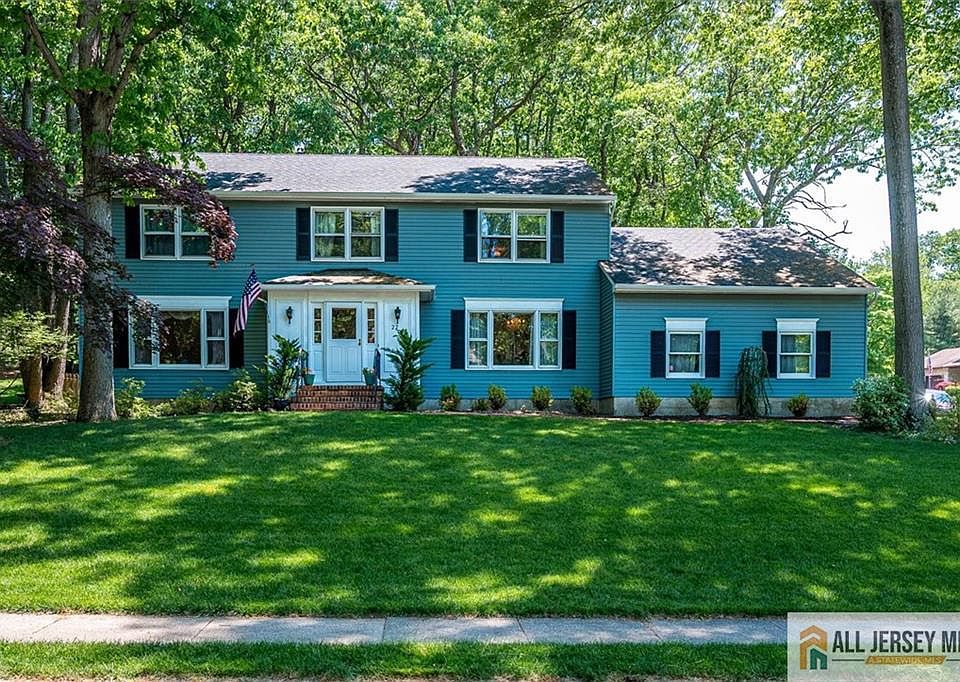 1st image of 22 Woodgate Dr