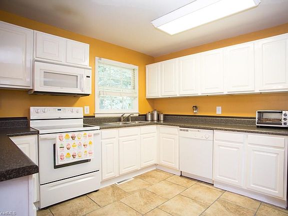 4th image of 3924 Galway Dr