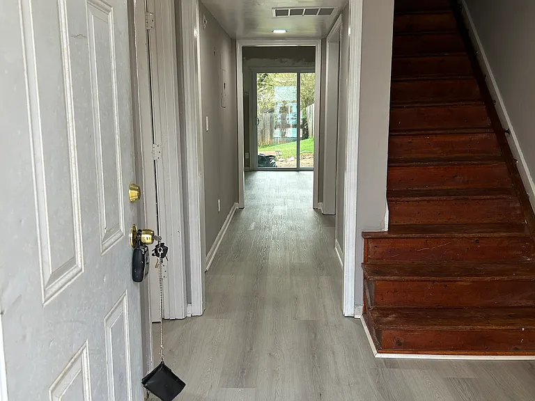 359 Lakeridge Ct — Photo 2