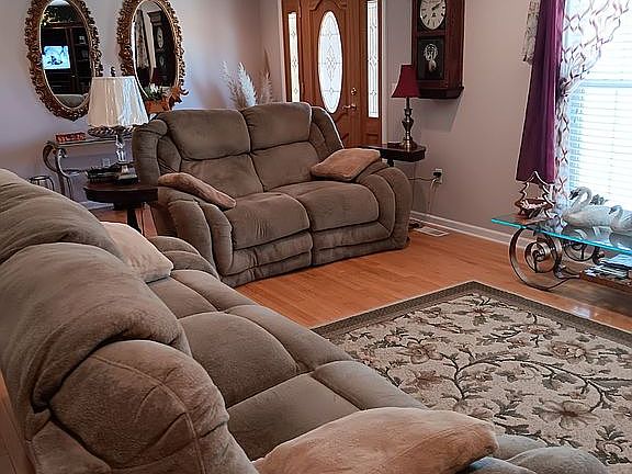 4th image of 961 Holly Oaks Ln
