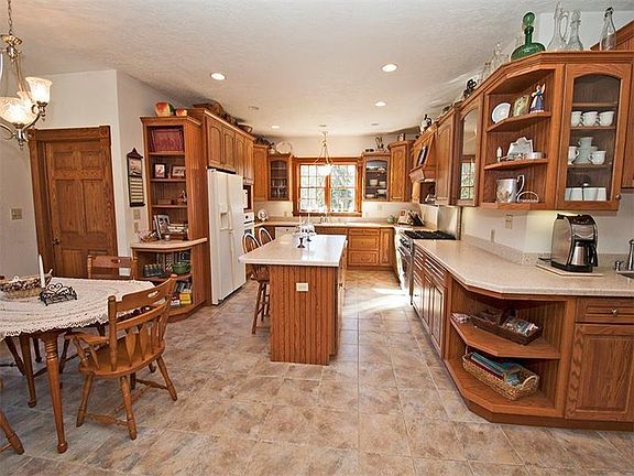 3rd image of 73 Milbee Ln