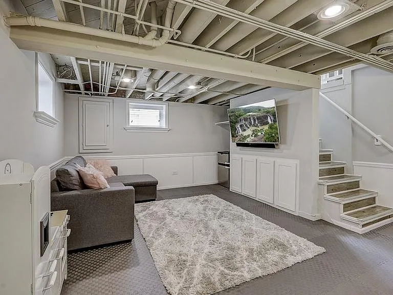 1025 N Main St — Photo 12
