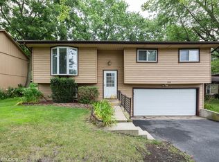 508 Seminole Trl, Lake In The Hills, IL 60156