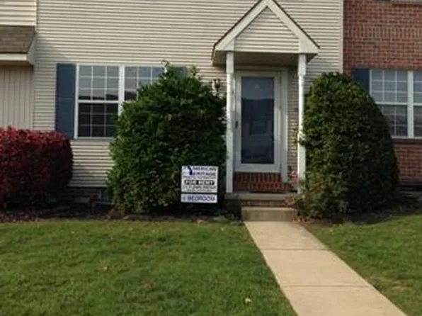 225 Greenland Dr, Lancaster, PA 17602
