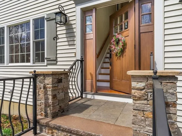 53 Oliver Way, Swansea, MA 02777
