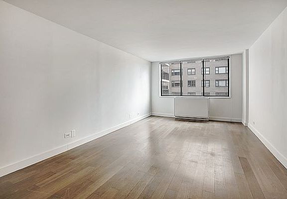 4th image of 300 Mercer St APT 20K