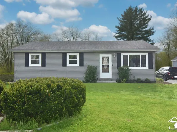 7050 Maplewood Dr, Temperance, MI 48182