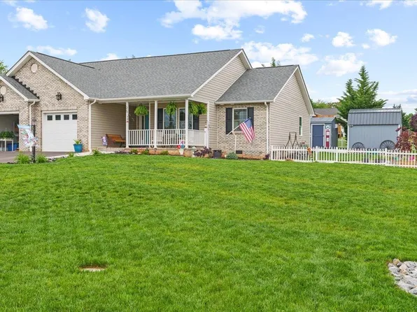 25 Meriwether Cir, Stuarts Draft, VA 24477