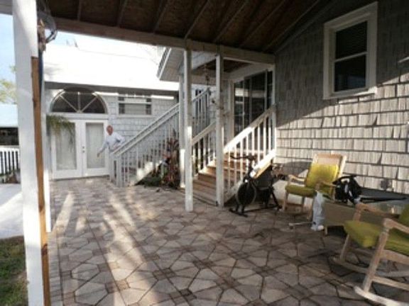 5th image of 8872 Heckscher Dr