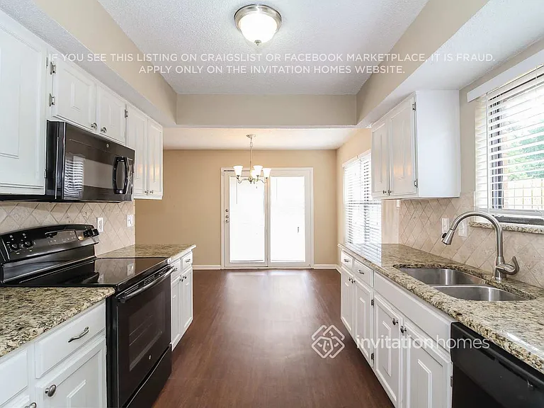 3718 Twin Oaks Ct — Photo 4