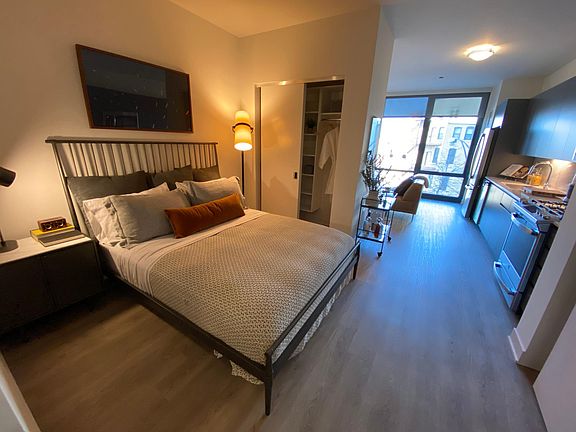 2nd image of 816 N May St #605