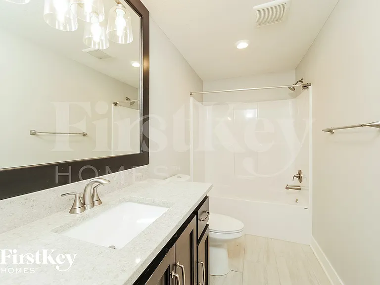 1128 SW Blackpool Dr — Photo 12