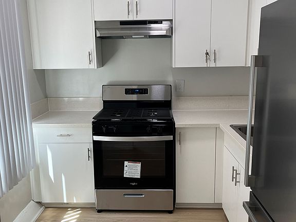 4th image of 856 S Catalina St APT 304