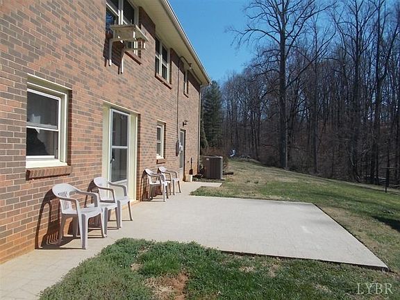 3rd image of 176 Beechwood Dr