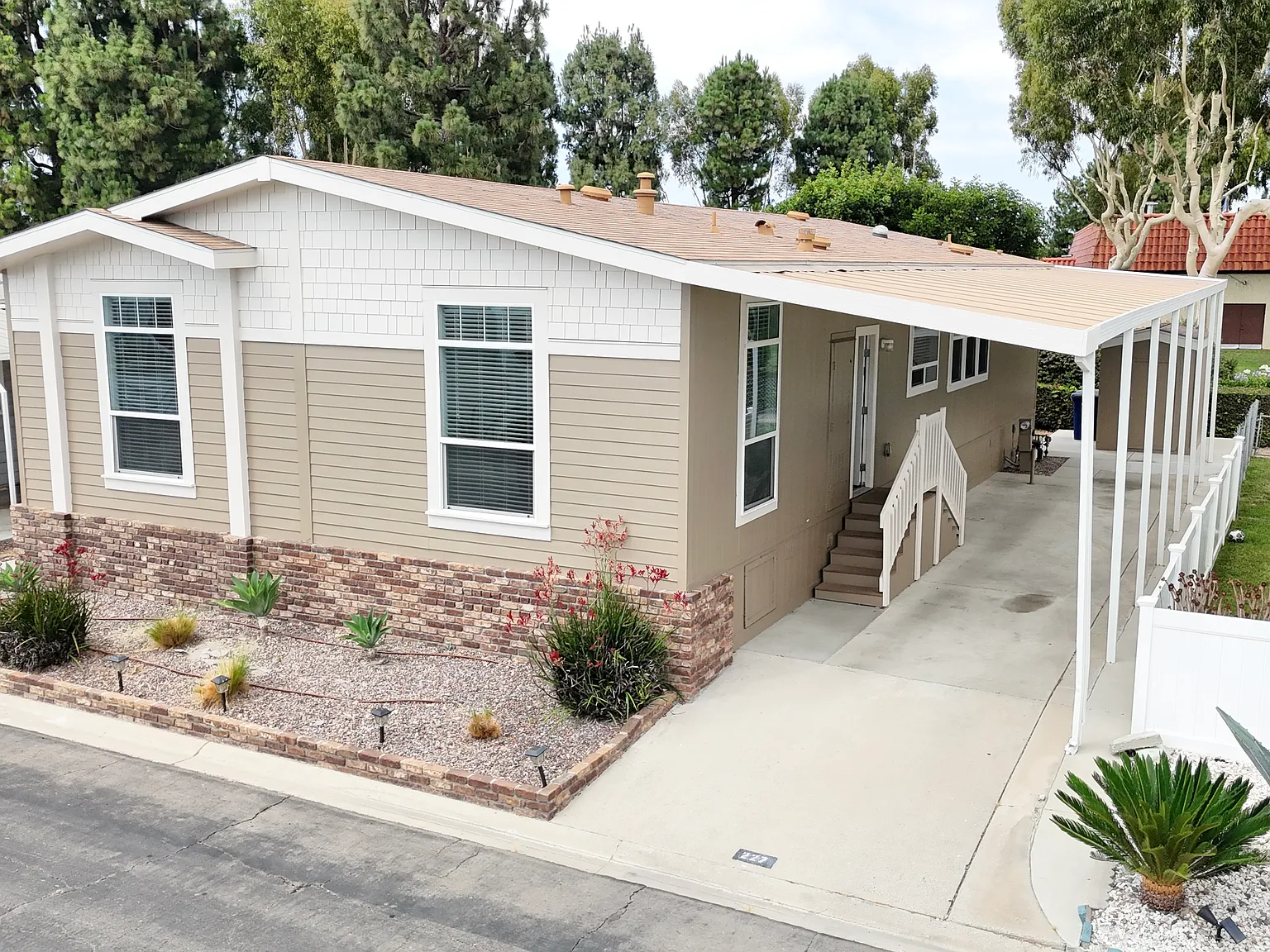 3595 Santa Fe Ave — Photo 2