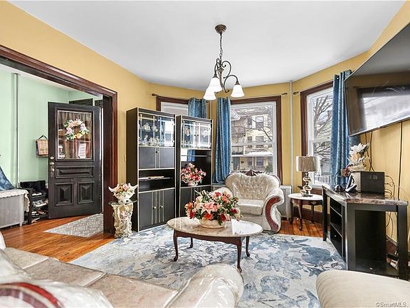 3rd image of 464 Maplewood Ave