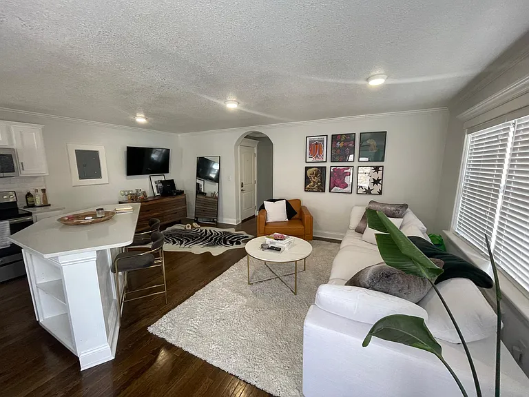 Plaza Terrace Apartments — Photo 40