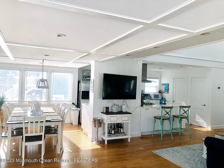 17 1st Ave — Photo 24