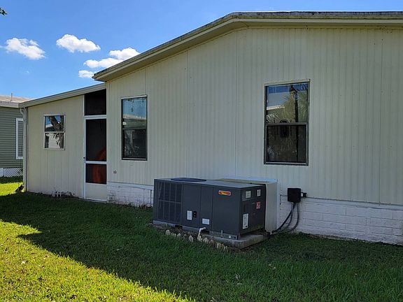 5th image of 383 Lamplighter Dr