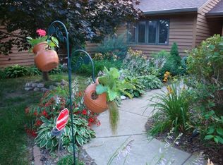 1525 N Bay Highlands Dr, Green Bay, WI 54311