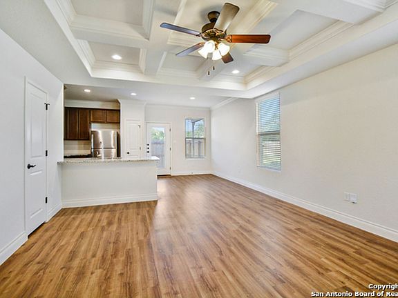 5th image of 325 Untermaier St
