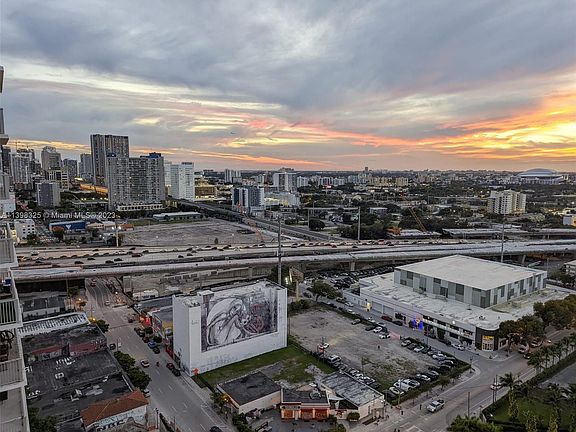 4th image of 1424 NE Miami Pl APT 1424